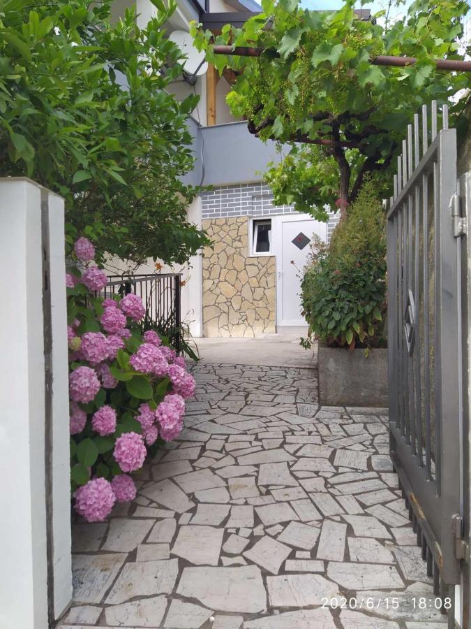 Apartment Valeria Lopar Luaran gambar